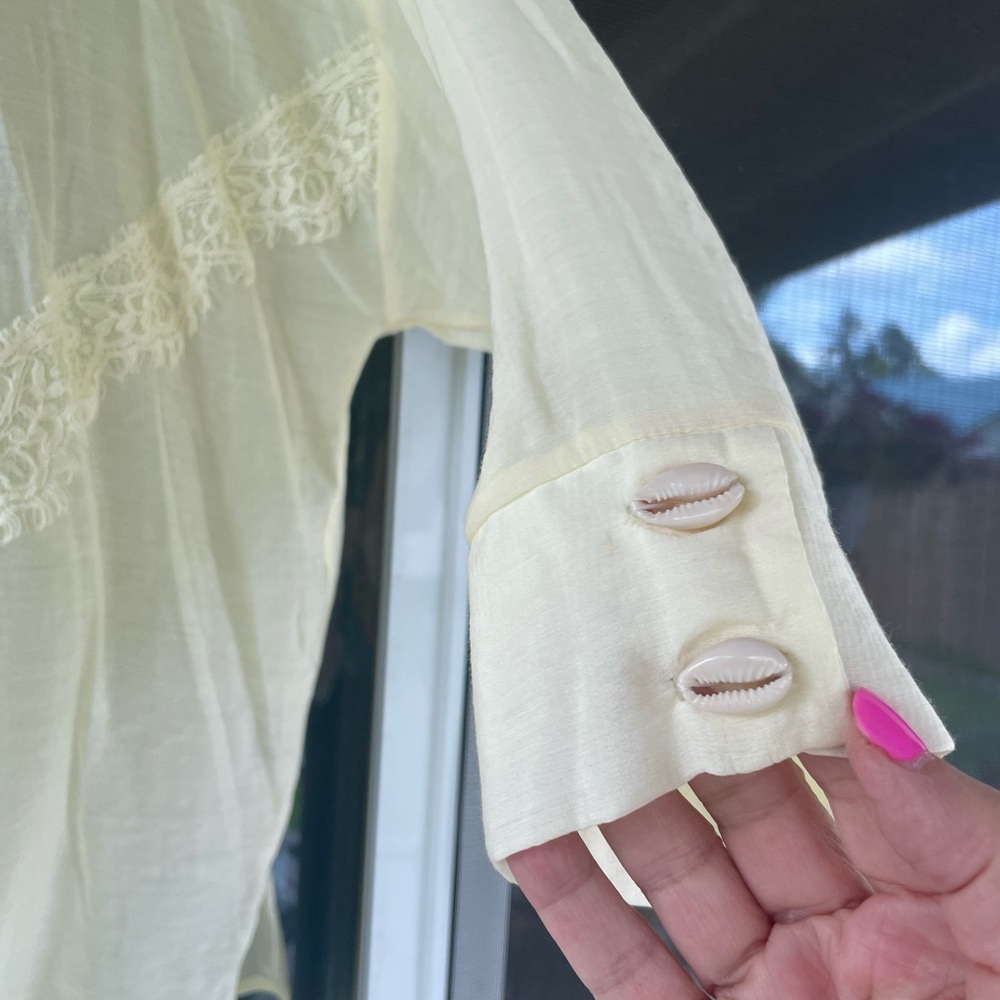 POL BOHO Top. Baby Yellow. Sheer. Small NWOT. Oversized. Flowy Seashell buttons. - Picture 7 of 10